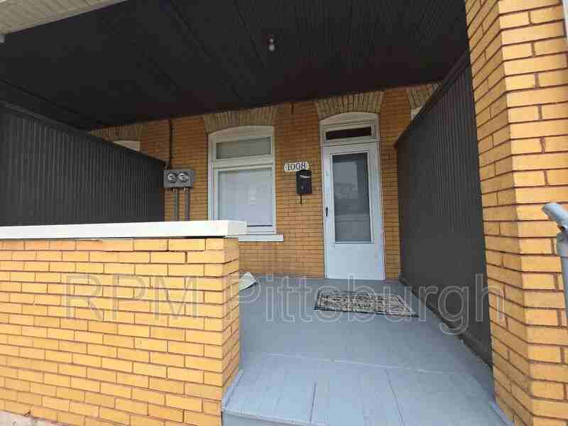 1008 11th St - Photo 2 of 17