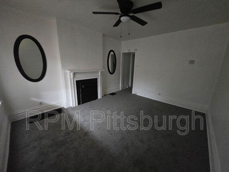 1008 11th St - Photo 3 of 17