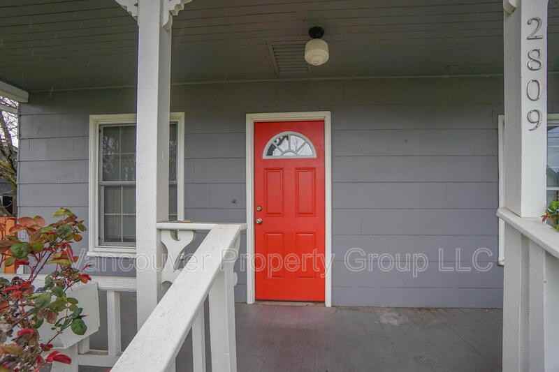 2809 E 9th St - Photo 3 of 31