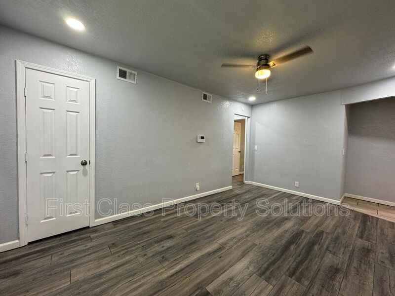 709 Ne Katherine Pl - Photo 3 of 29