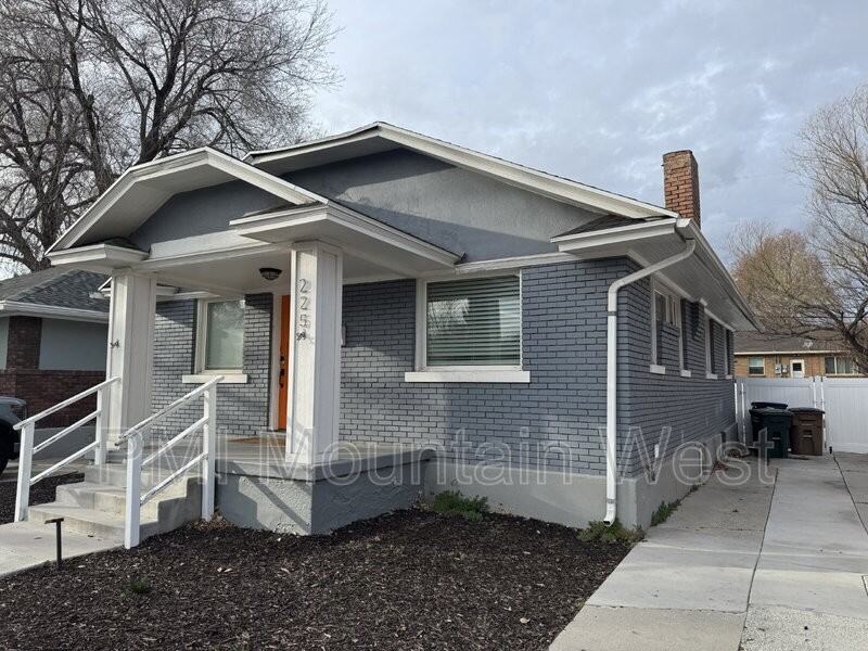 225 E Williams Ave - Photo 2 of 33