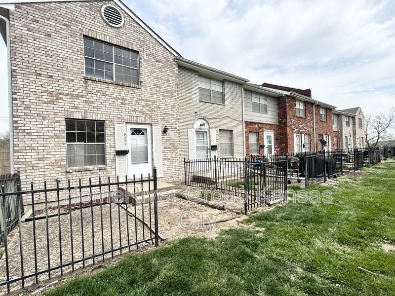 9259 Nieman Rd - Photo 2 of 9