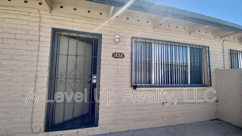 1838 S Rosemont Ave - Photo 2 of 16