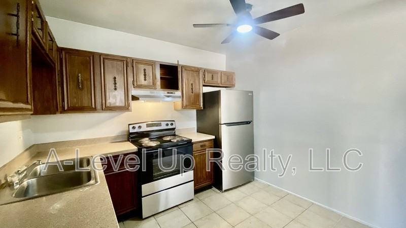 1838 S Rosemont Ave - Photo 6 of 16
