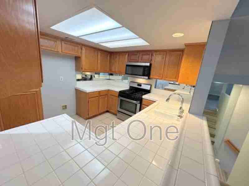 1036 N Turner Ave - Photo 2 of 16