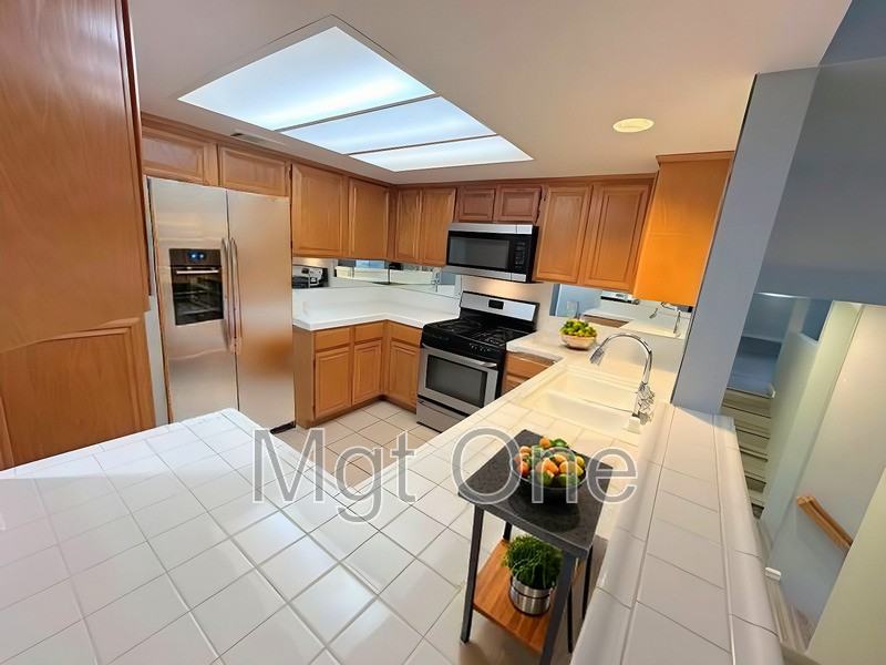 1036 N Turner Ave - Photo 3 of 16