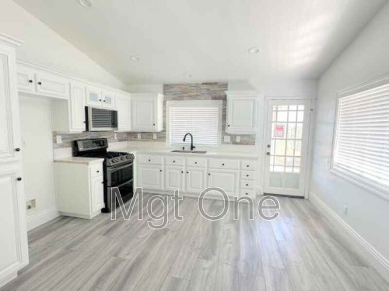 17880 Spring View Ln - Photo 2 of 18