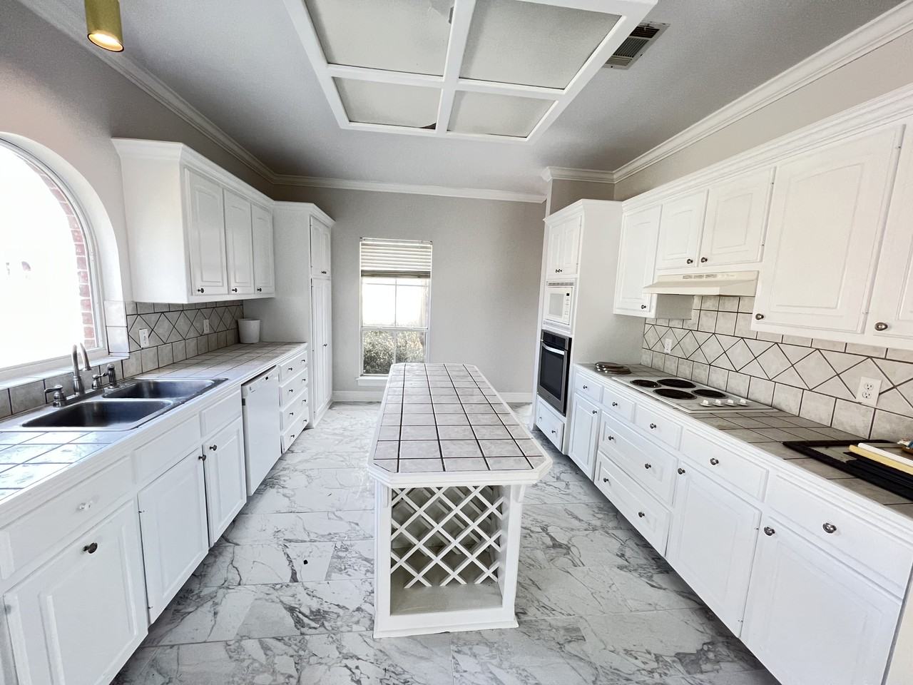 3132 White Shadows Dr - Photo 4 of 26