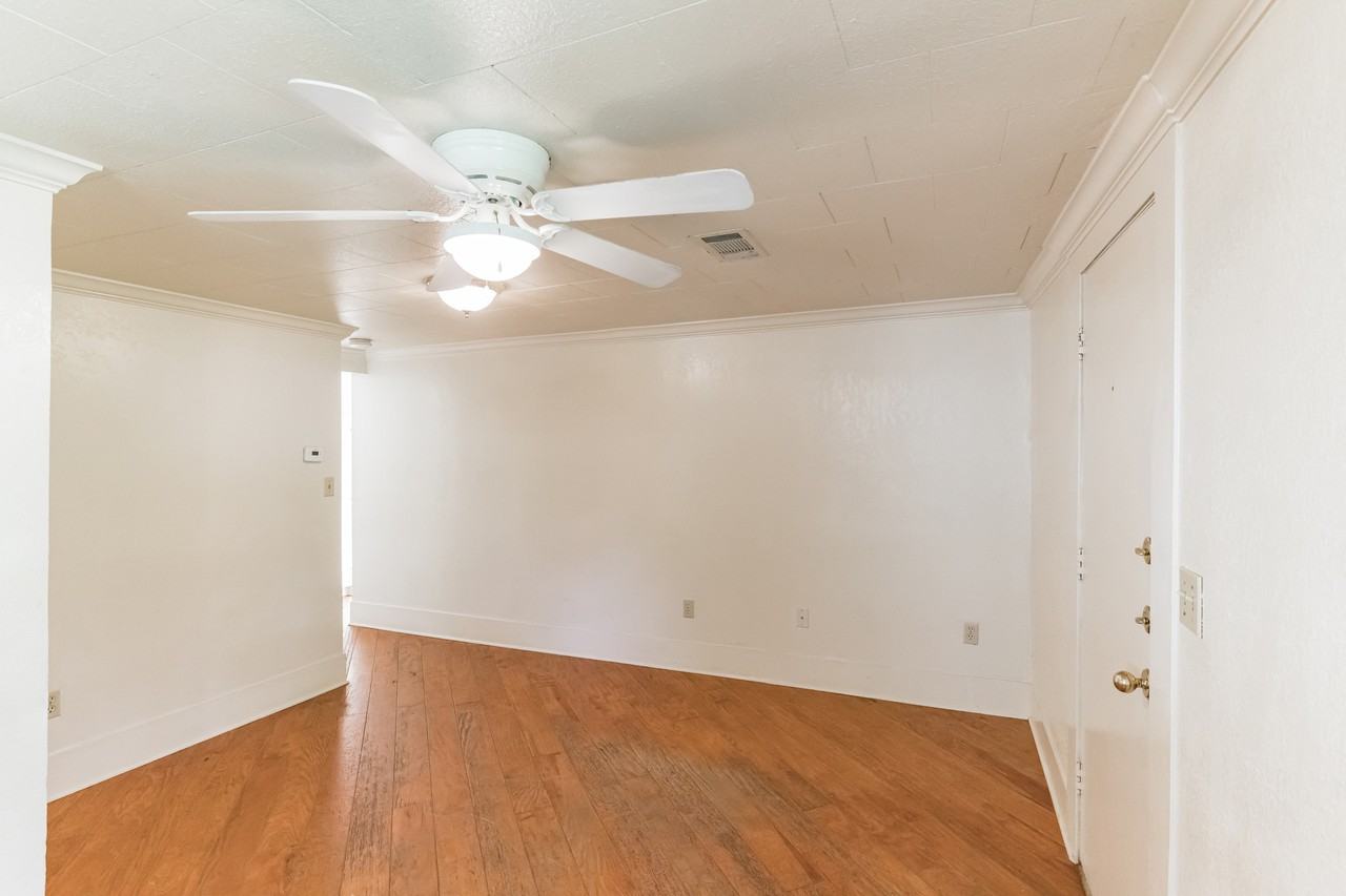 501 E 4th St - Photo 4 of 33