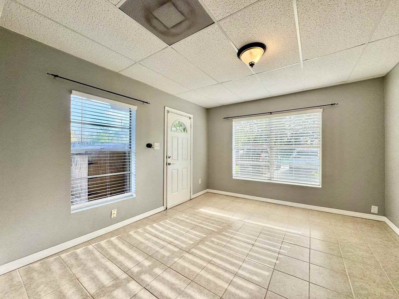 12708 Woodleigh Ave - Photo 3 of 29