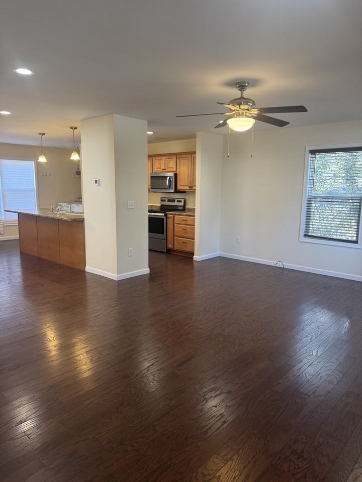 275 Rock Hill Rd - Photo 3 of 9
