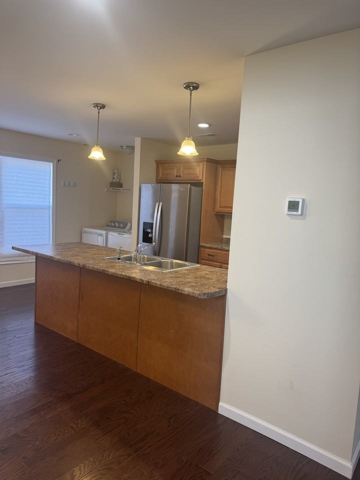 275 Rock Hill Rd - Photo 4 of 9