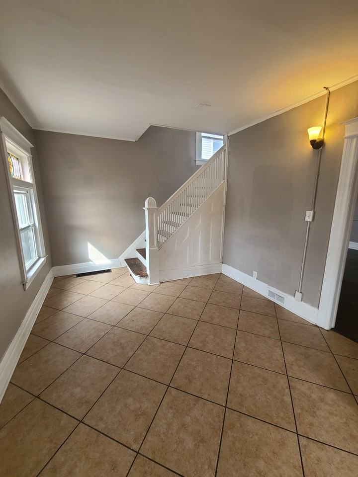 1068 Dewey Ave - Photo 2 of 15