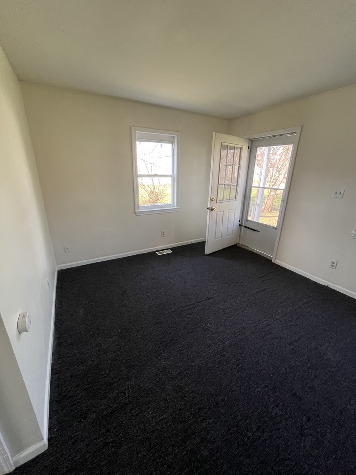 220 Northampton St - Photo 2 of 11