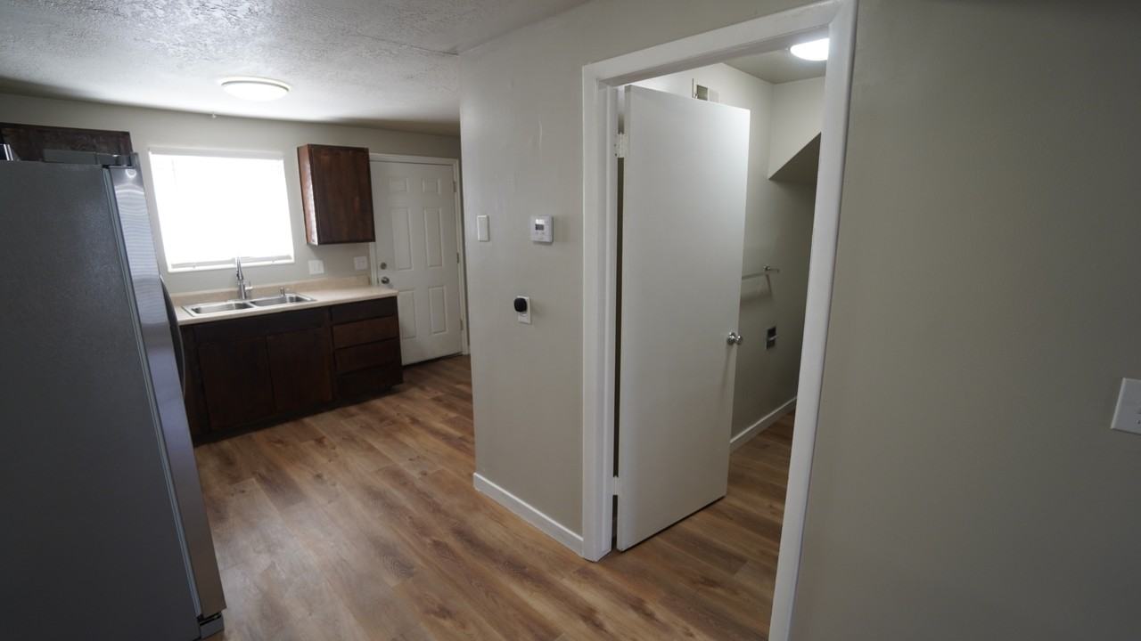 1269 E Gordon Ave - Photo 4 of 18