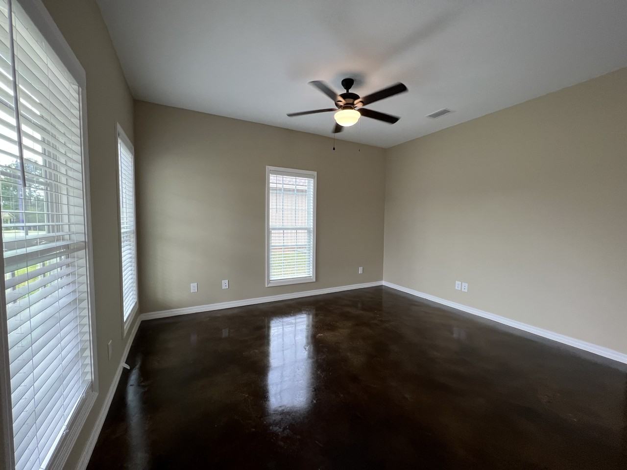33121A Stables Dr - Photo 2 of 18