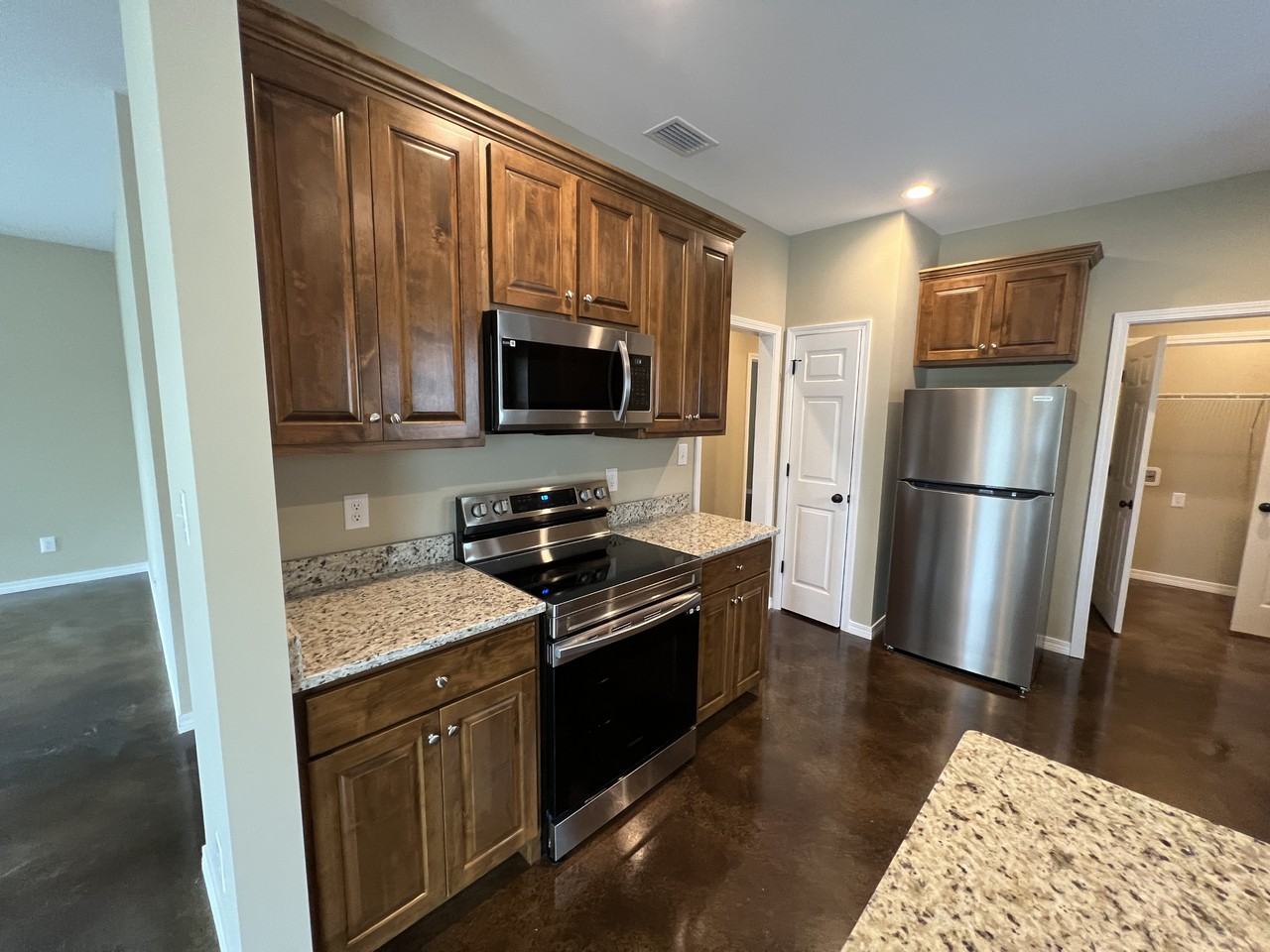 33121A Stables Dr - Photo 5 of 18