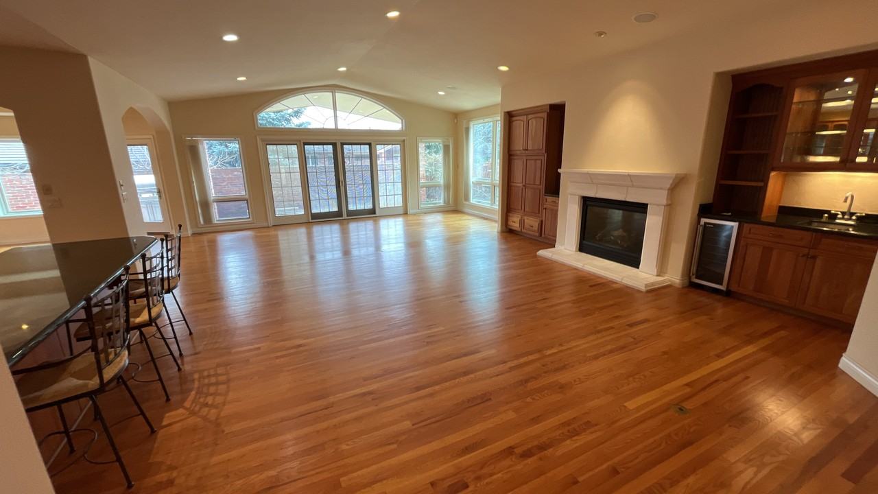 225 Spring Grove Way - Photo 3 of 16