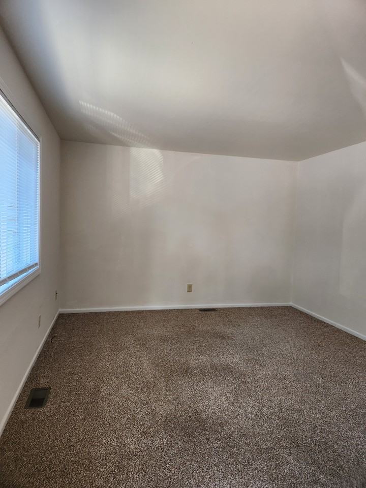 926-932 Hampton Ct - Photo 2 of 9