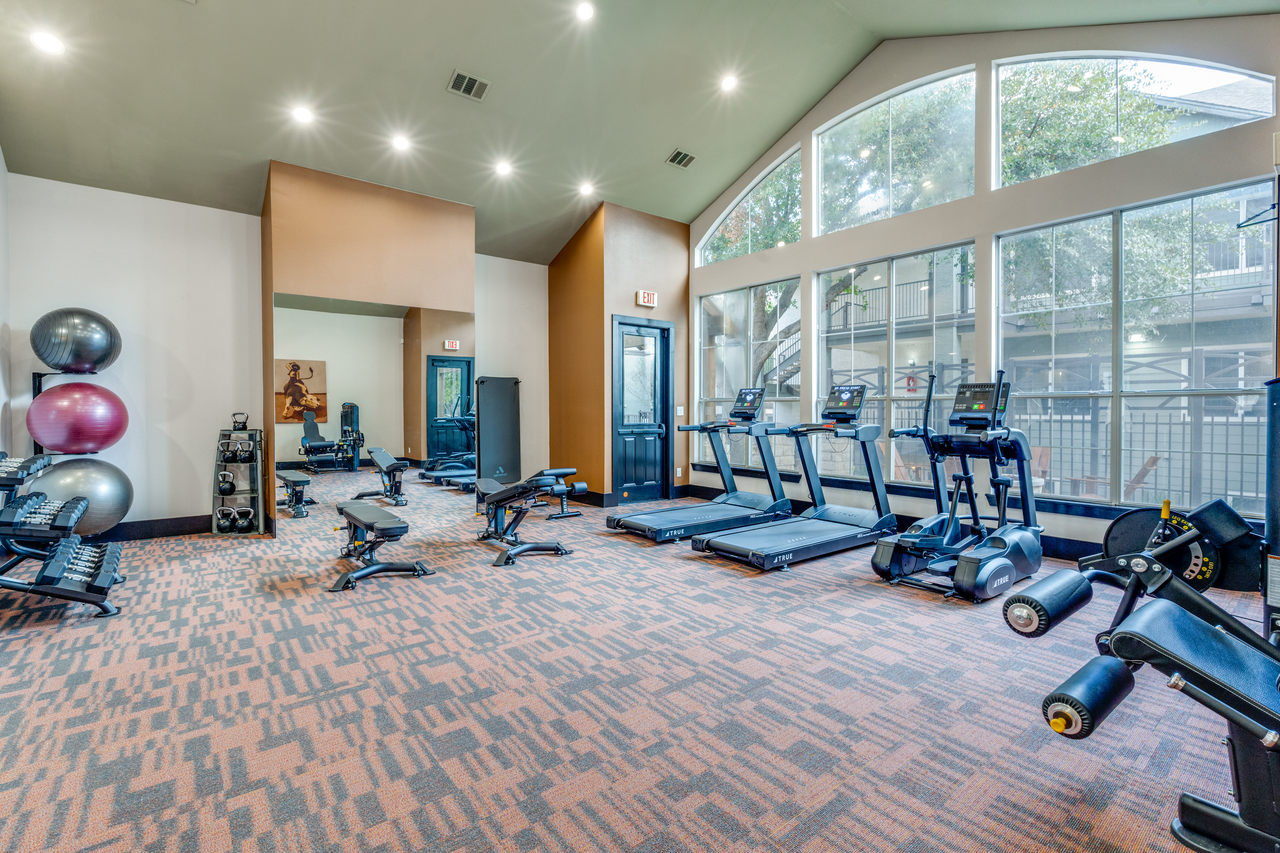 Stetson Apartments - Photo 5 of 26