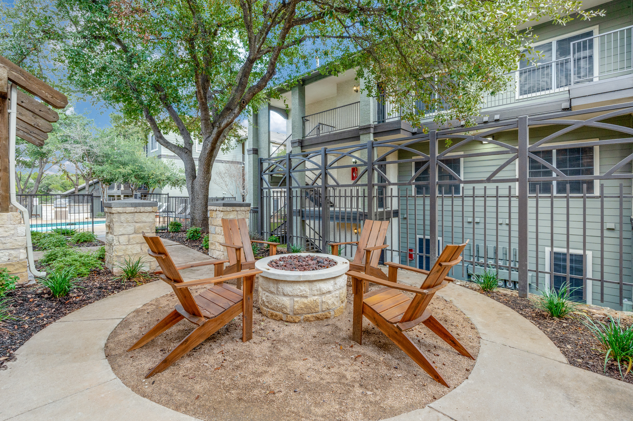 Stetson Apartments - Photo 4 of 26