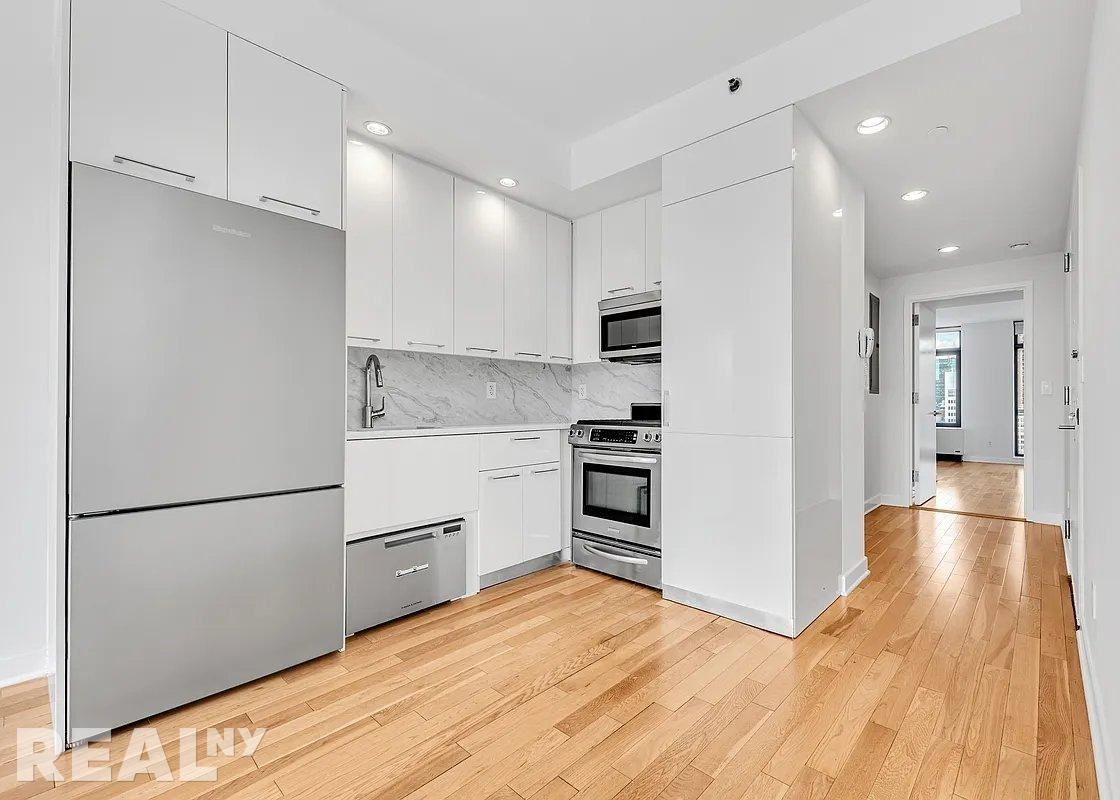 E 34th St #17D - Photo 2 of 10