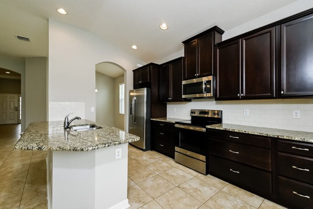 8204 Belle Grove Ct - Photo 6 of 16