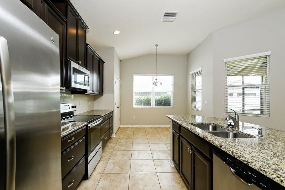 8204 Belle Grove Ct - Photo 7 of 16