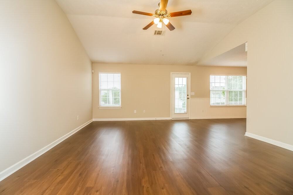 1878 Portway Rd - Photo 2 of 15