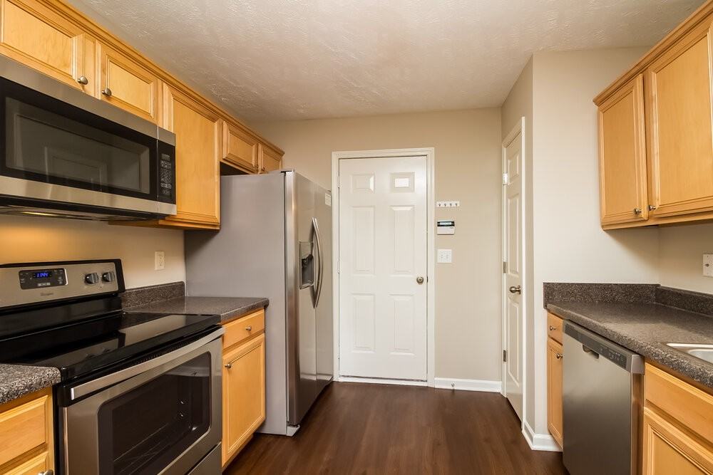 1878 Portway Rd - Photo 5 of 15
