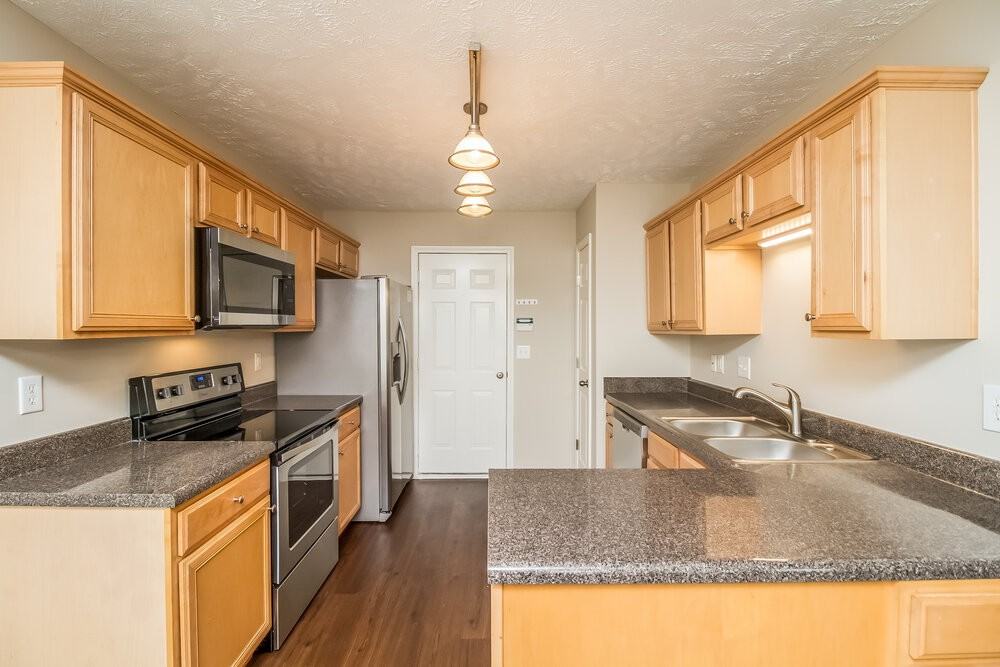 1878 Portway Rd - Photo 6 of 15