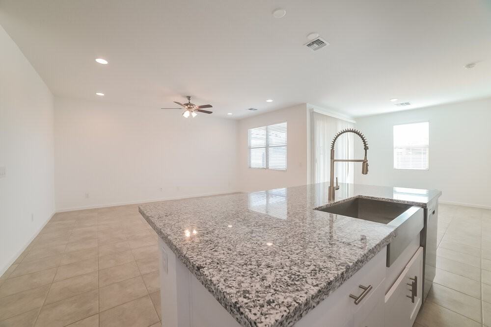 5643 W Walatowa St - Photo 5 of 16