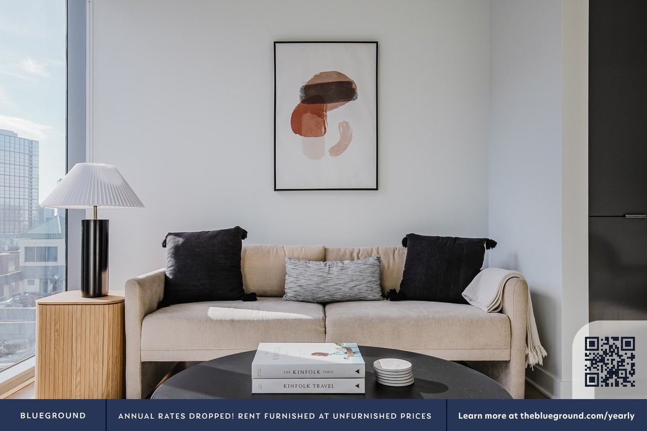 311 West Illinois Street - Photo 4 of 217