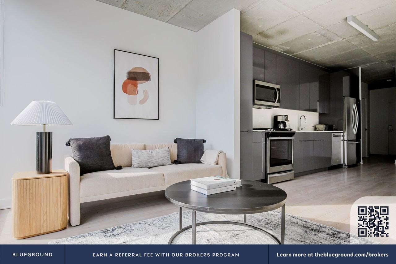 311 West Illinois Street - Photo 5 of 217