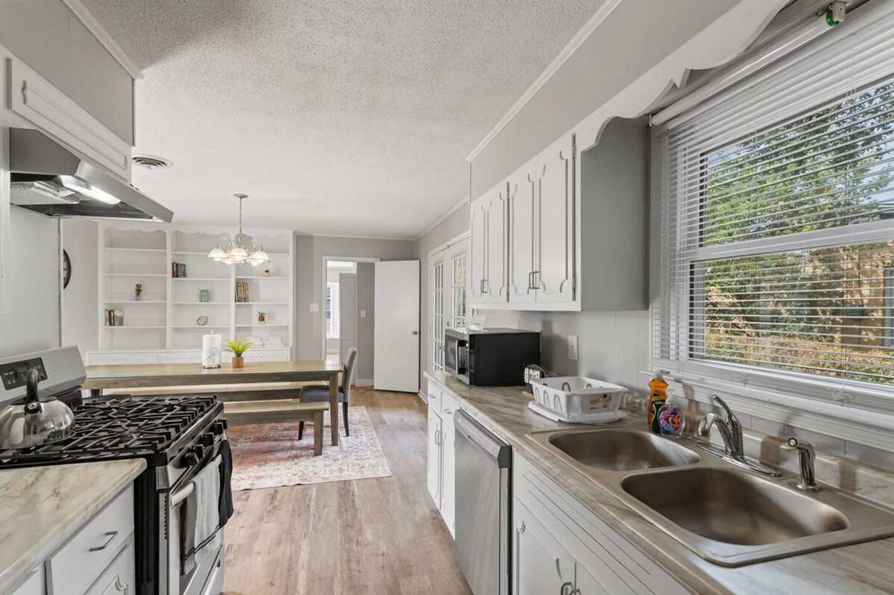 1217 Woodbridge Dr #1043843P - Photo 2 of 50