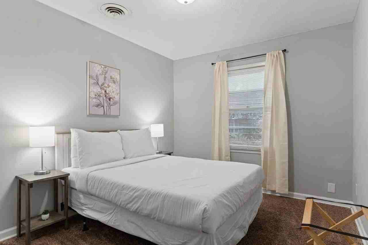 1217 Woodbridge Dr #1043843P - Photo 3 of 50