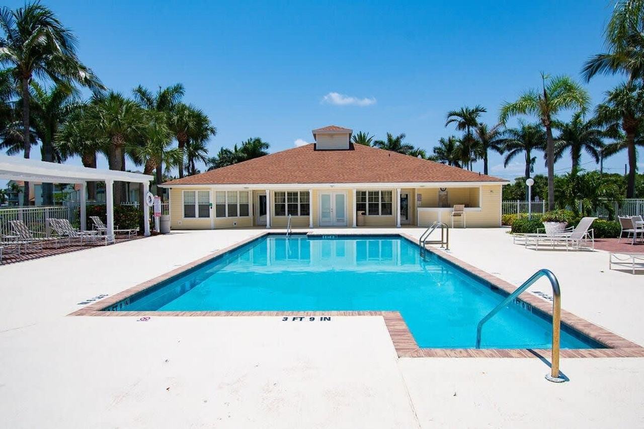 1999 Island Club Dr #1044413P - Photo 4 of 27