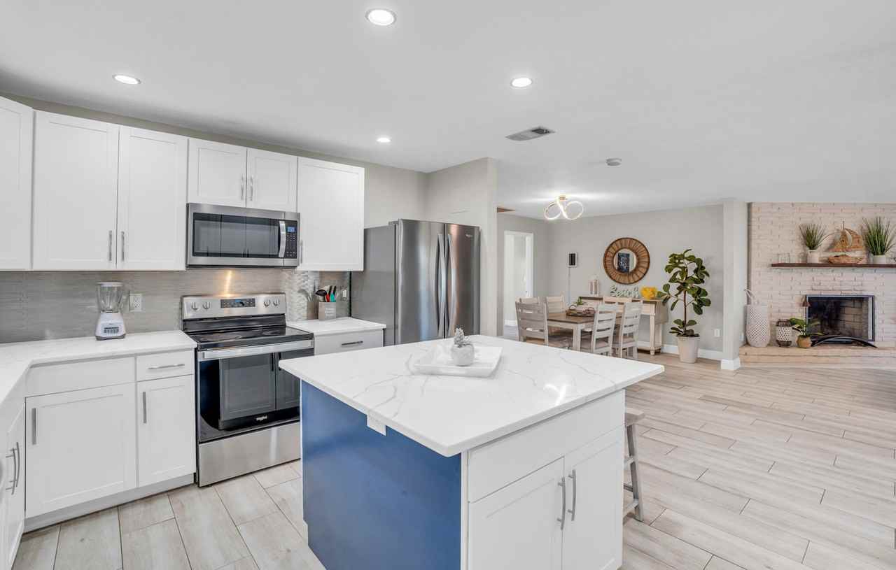 612 106th Ave N #1073496P - Photo 3 of 39