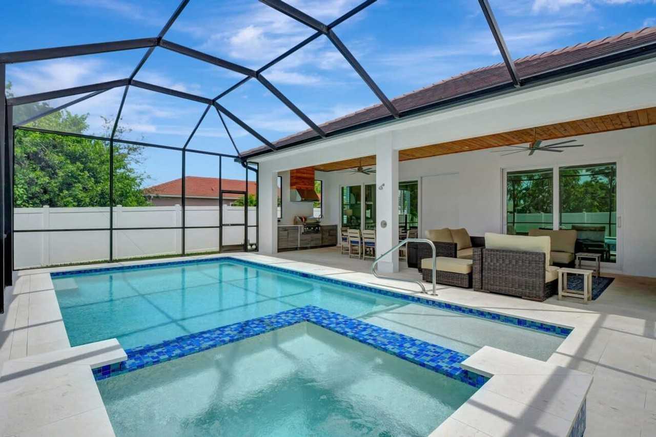 846 95th Ave N #1073510P - Photo 3 of 50