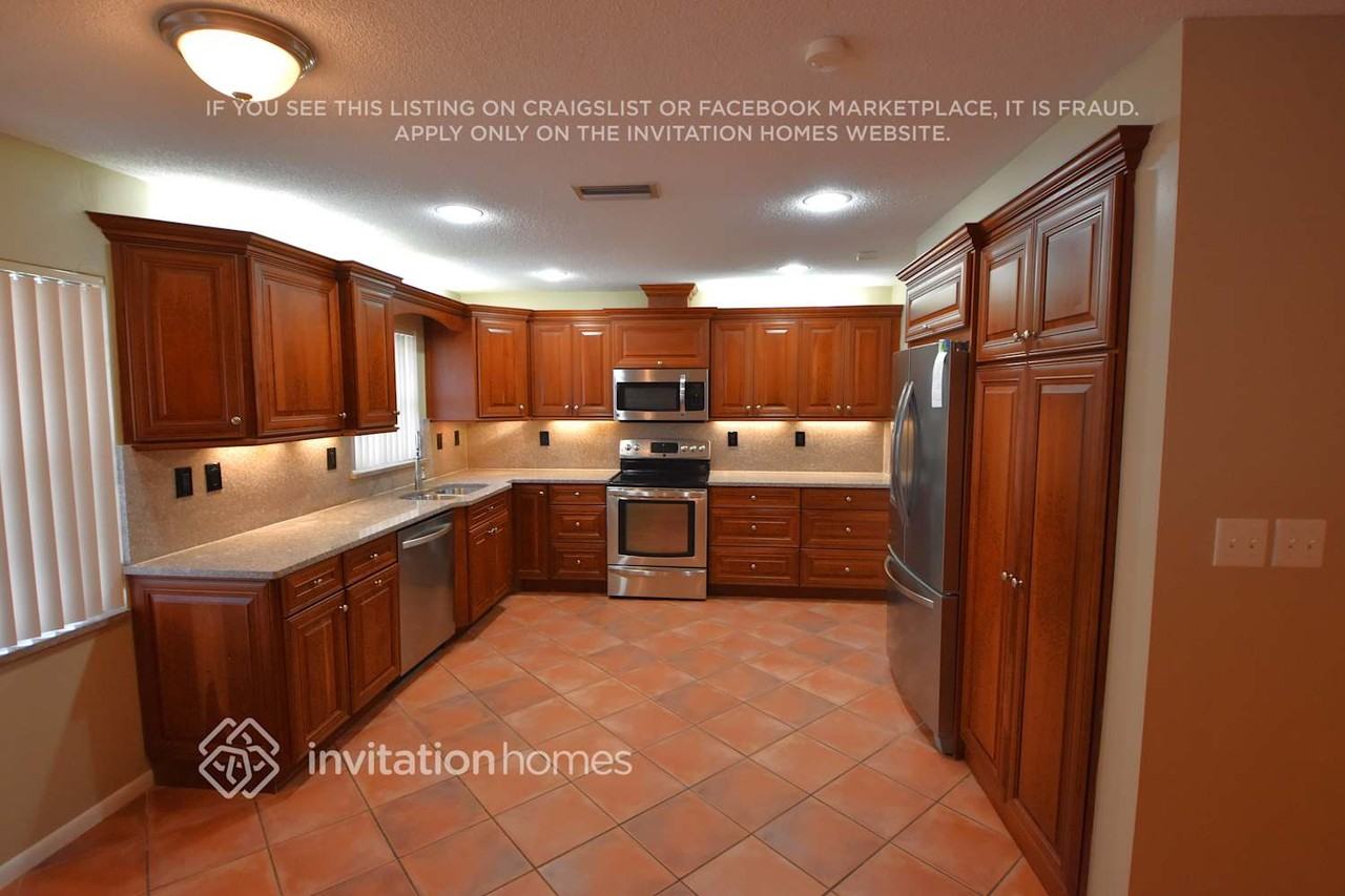 10274 Ramblewood Dr - Photo 3 of 9