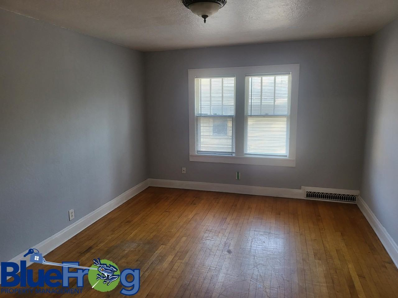 915 Stuart St - Photo 3 of 11