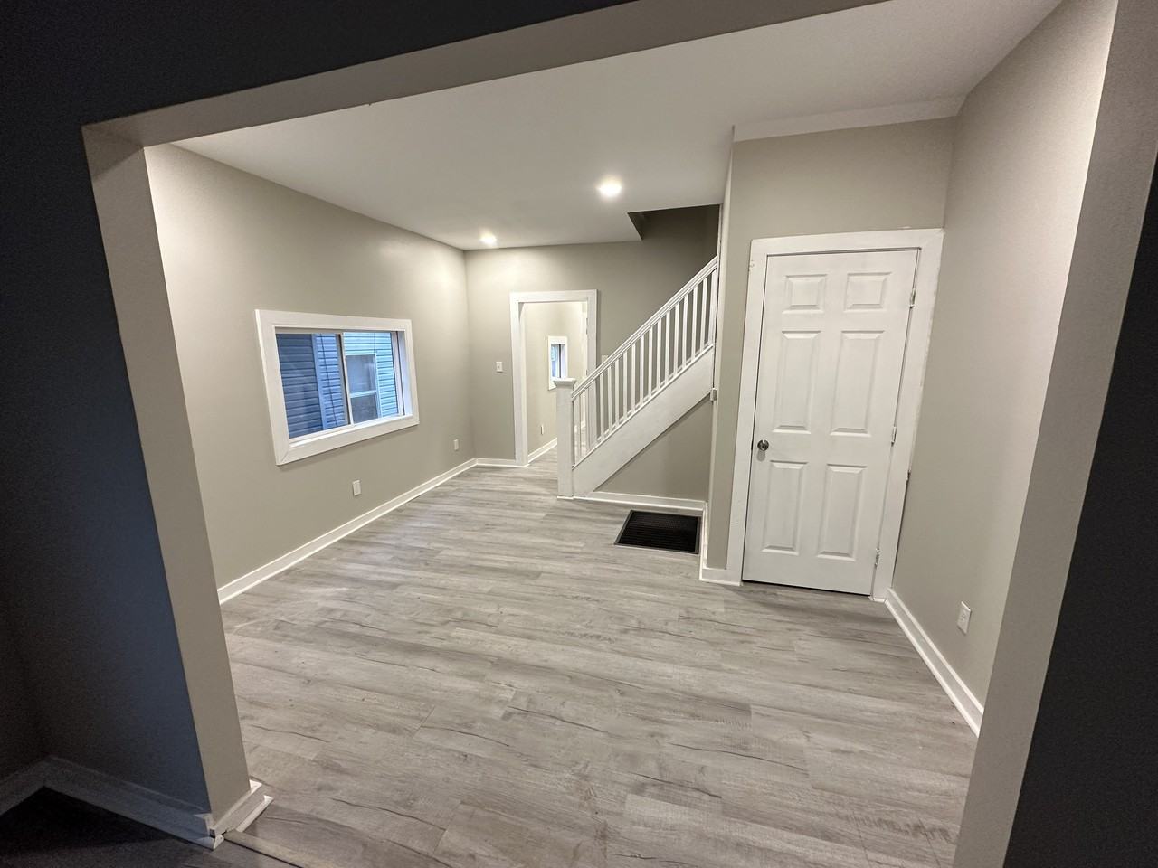 466 Dearborn Avenue - Photo 5 of 21