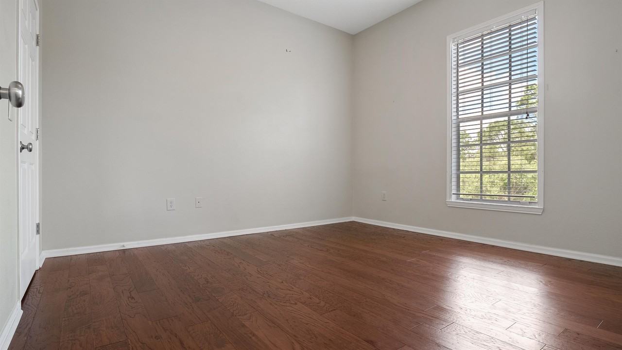 221 Longview Ave #1 - Photo 7 of 49