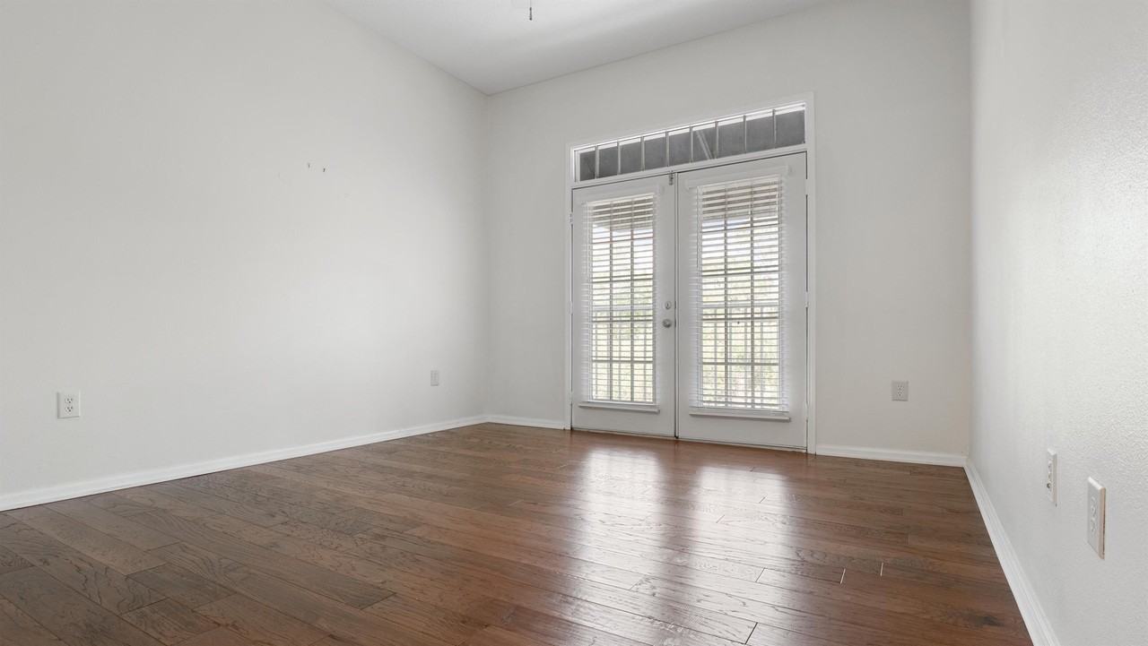 221 Longview Ave #1 - Photo 5 of 49