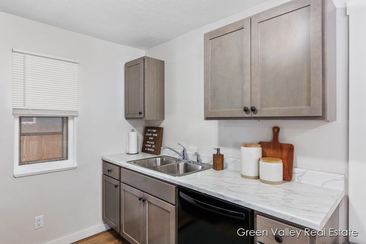 1543 Beidler St #2 - Photo 4 of 17