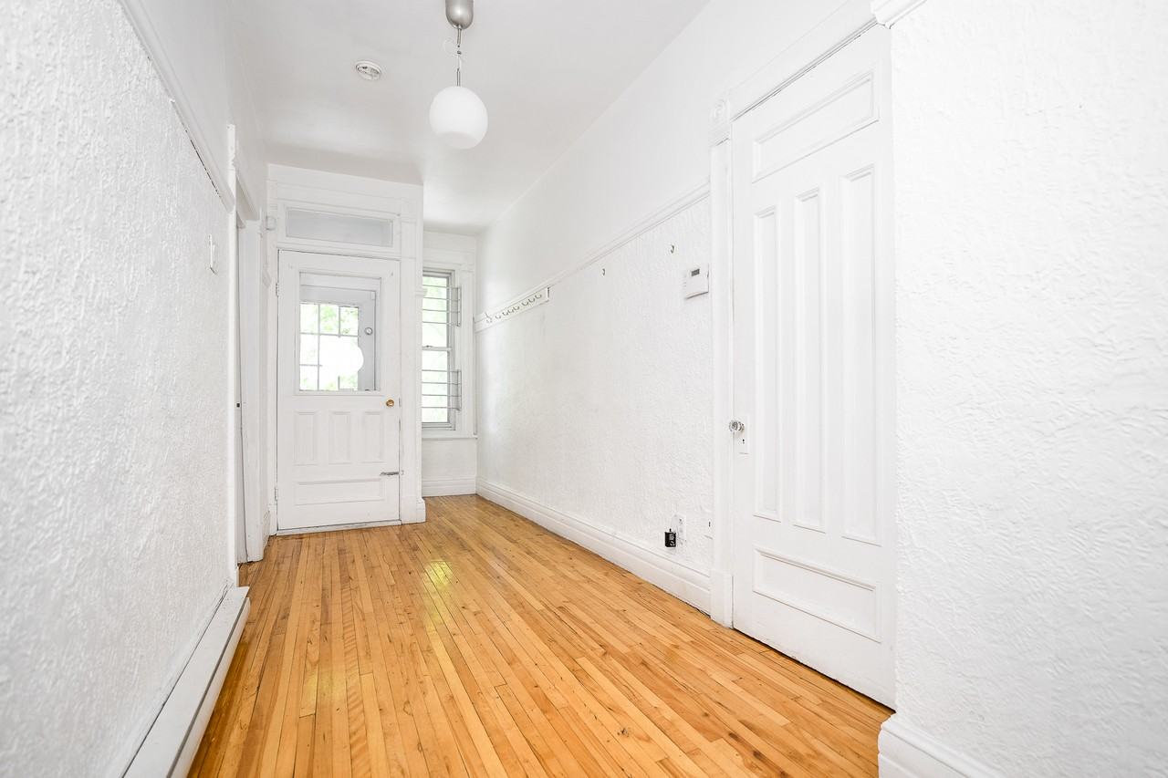 6371 Rue Saint-Dominique - Photo 2 of 19