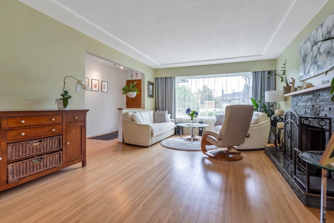 826 Ballantrae Court - Photo 2 of 24