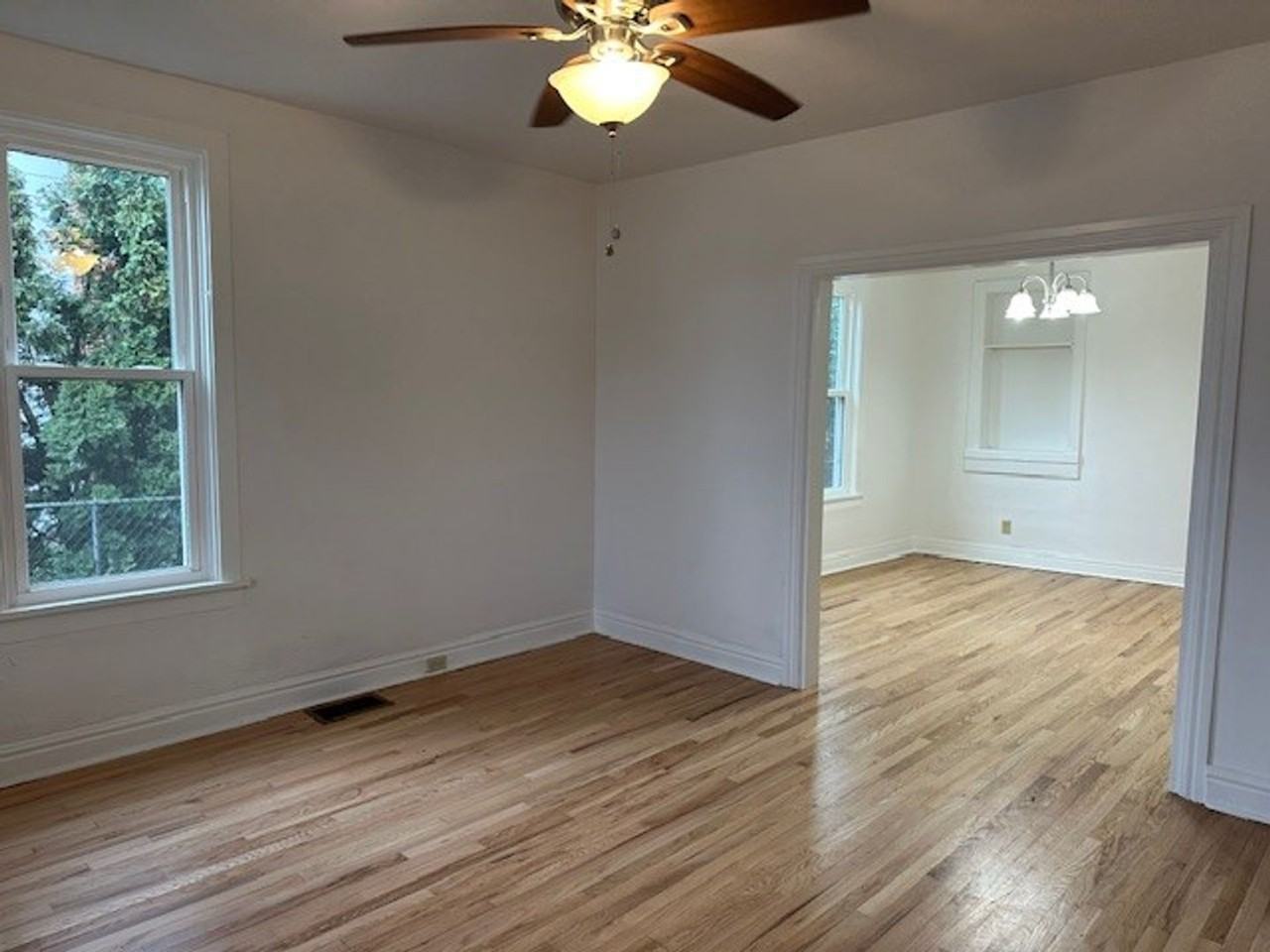 223 N College St - Photo 2 of 19