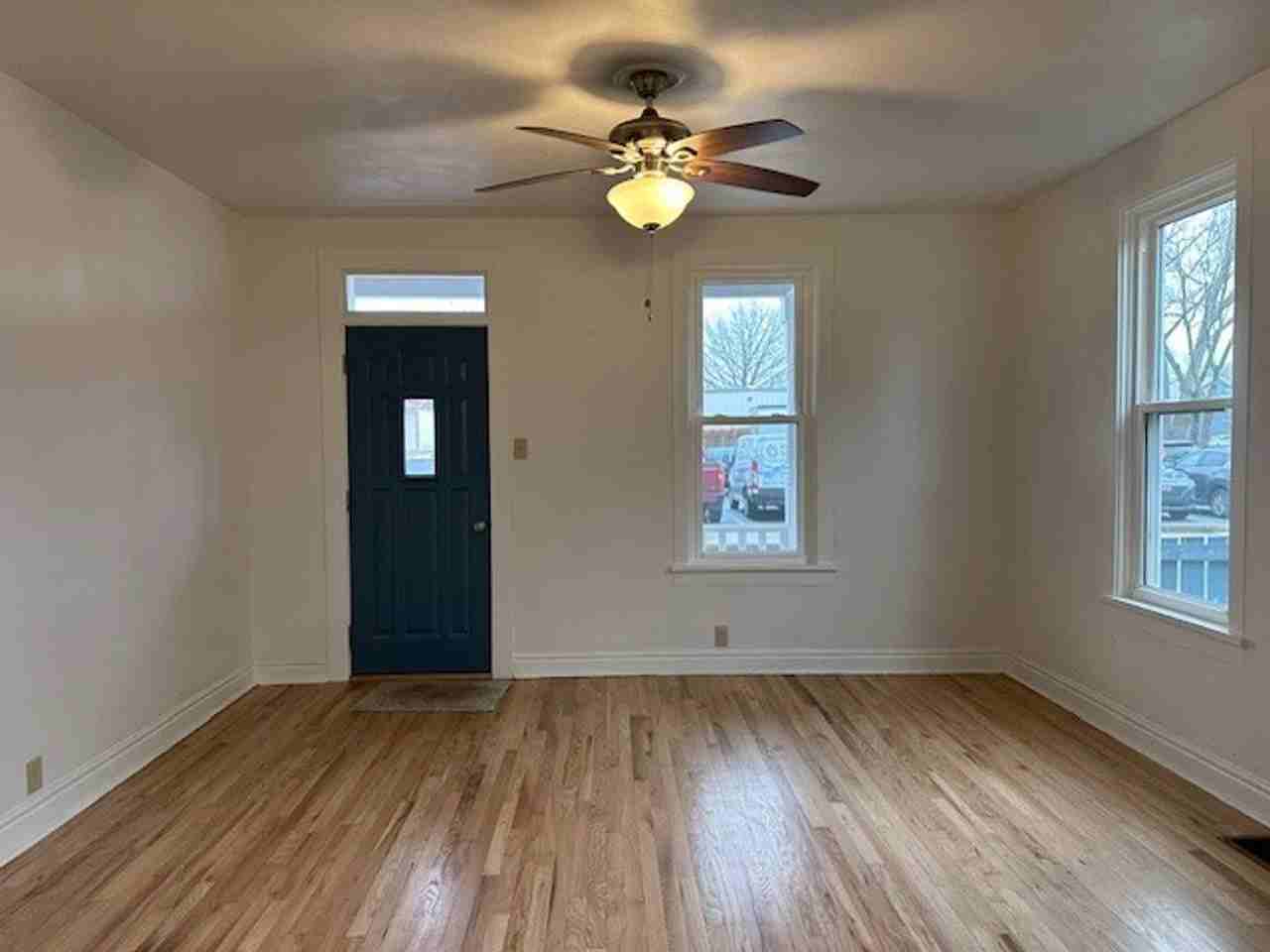 223 N College St - Photo 3 of 19