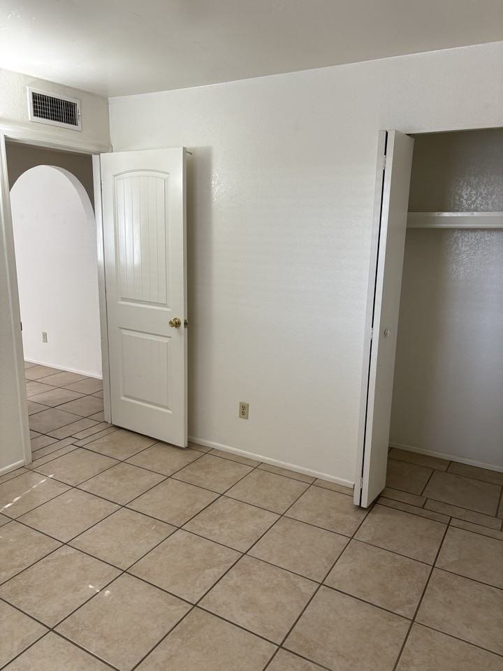 4464 E Fairmount St #4464 - Photo 5 of 7